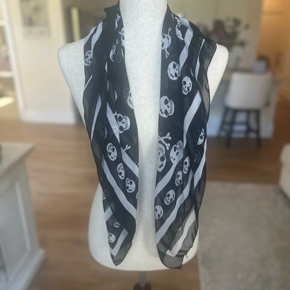 Black and White Skull Print Scarf